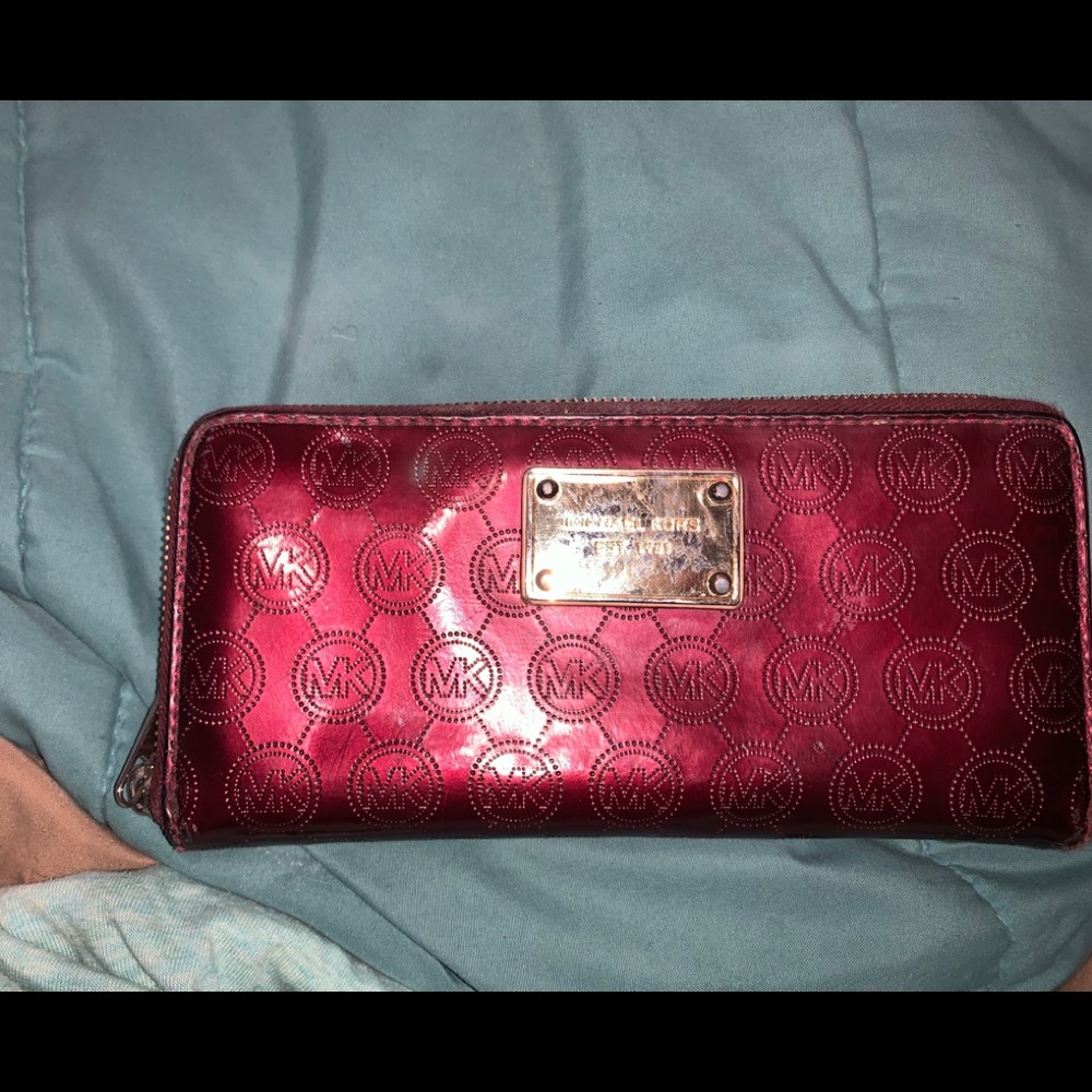 Michael kors metalic read wallet